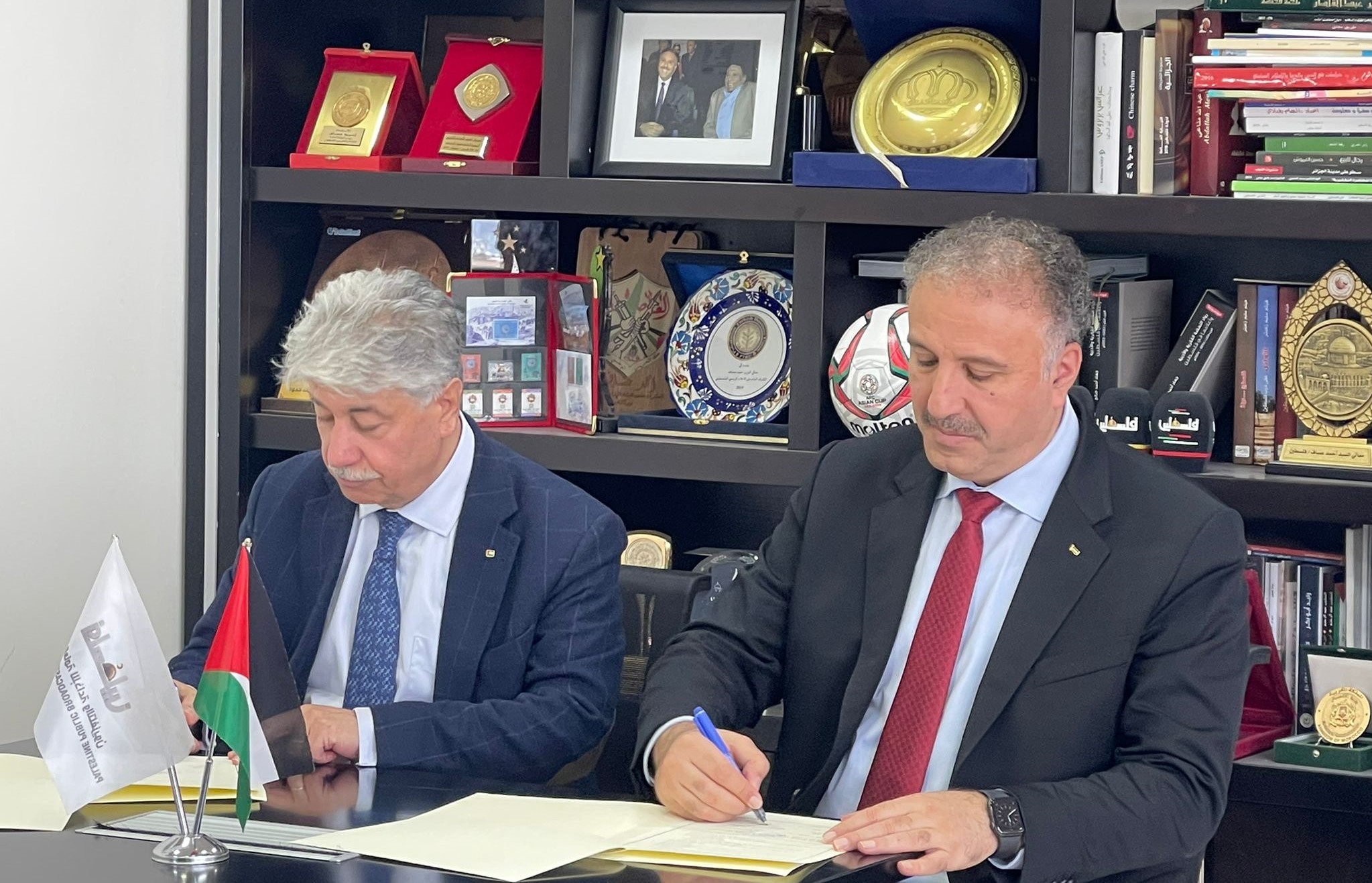 جانب من توقيع الاتفاقية