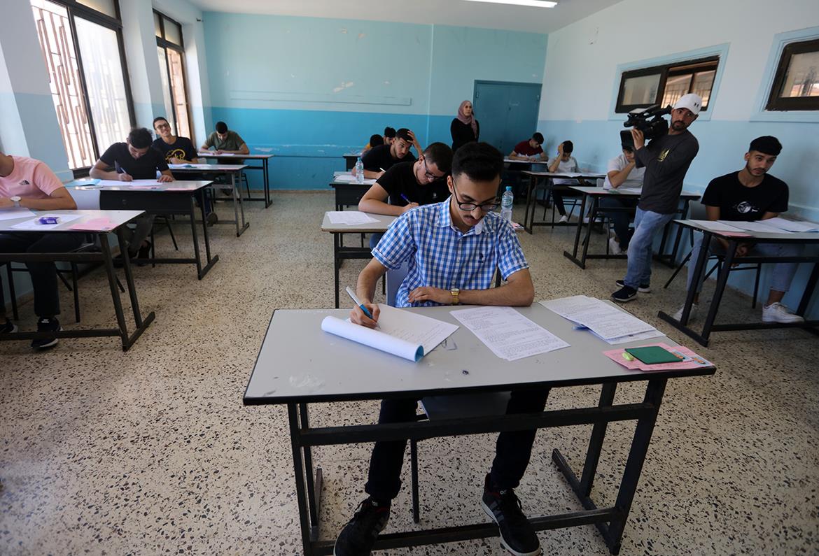 تقديم امتحان الثانوية العامة من المدرسة الهاشمية في البيرة (تصوير:وفا)