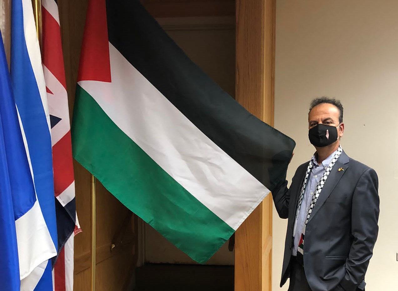 رفع العلم الفلسطيني داخل مقر بلدية دايتون الأميركية