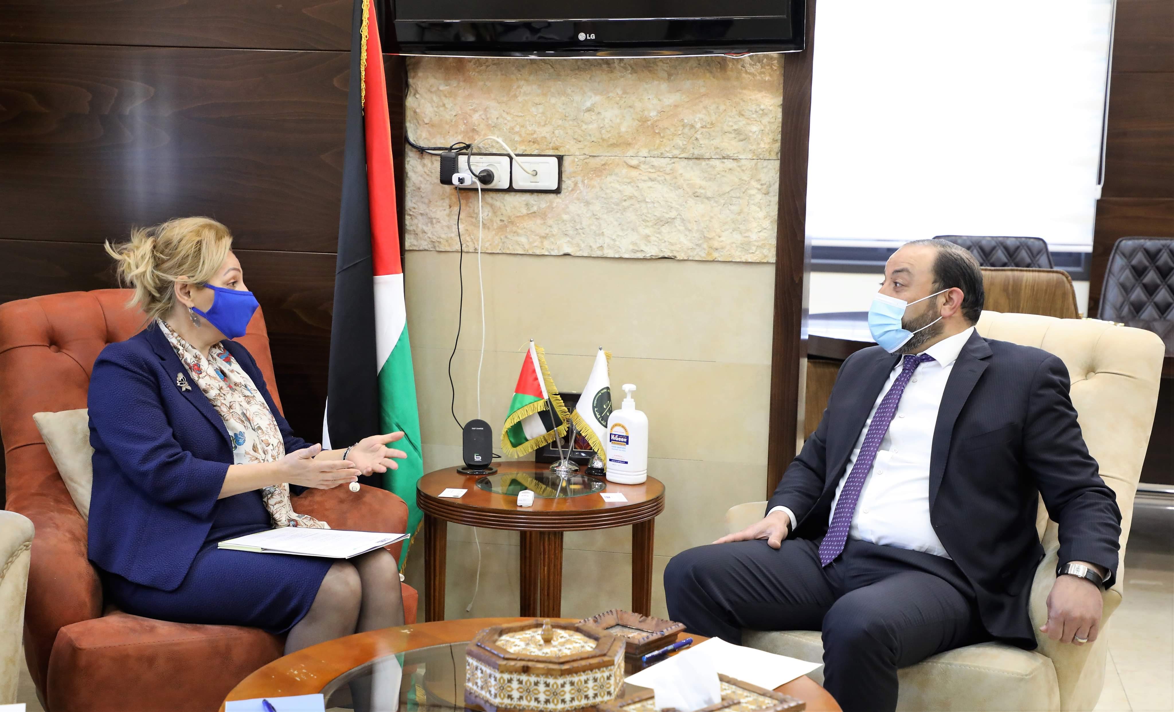 النائب العام خلال لقائه رئيسة بعثة الشرطة الأوروبية لدى فلسطين