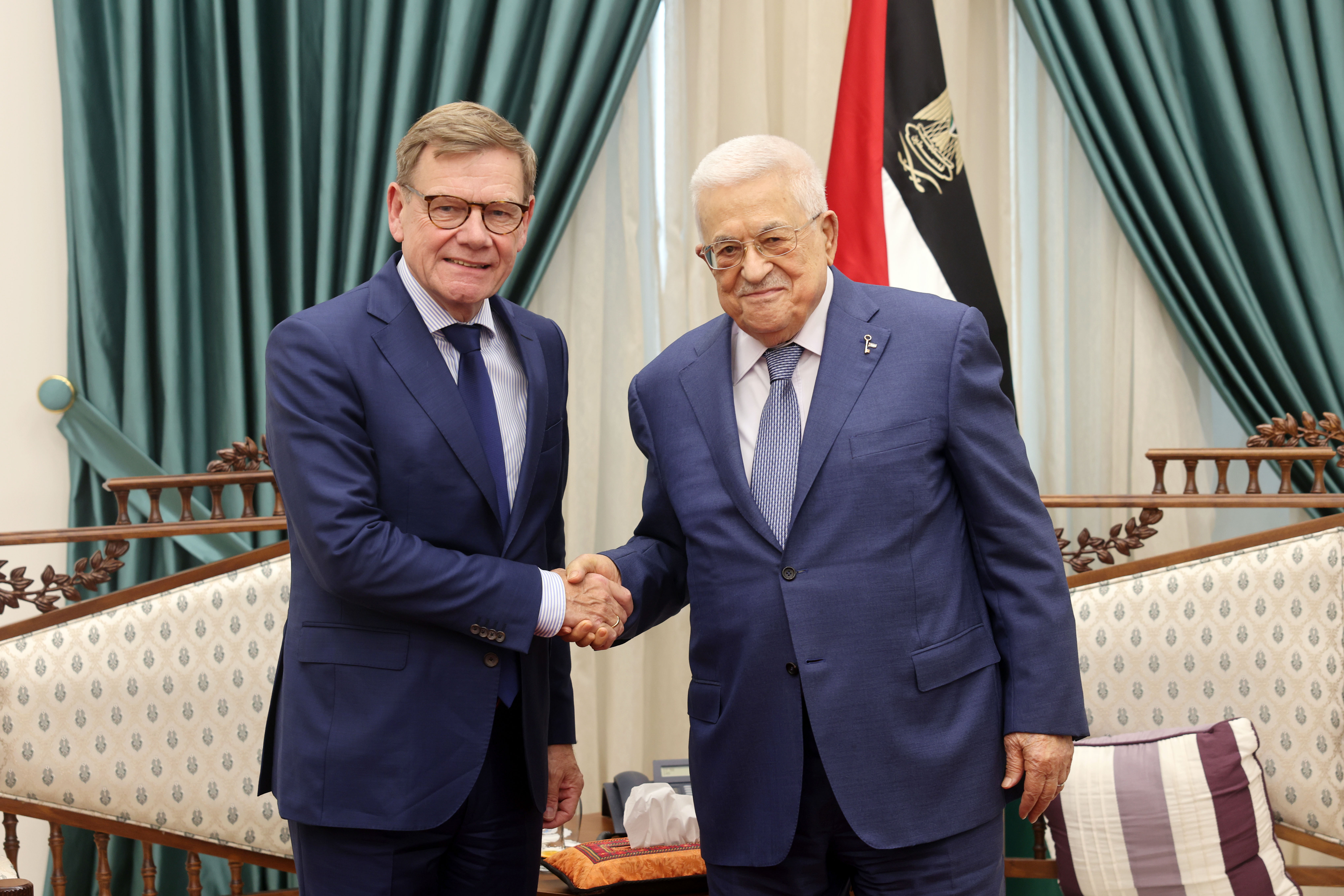 الرئيس لدى استقباله وزير الخارجية الألماني 