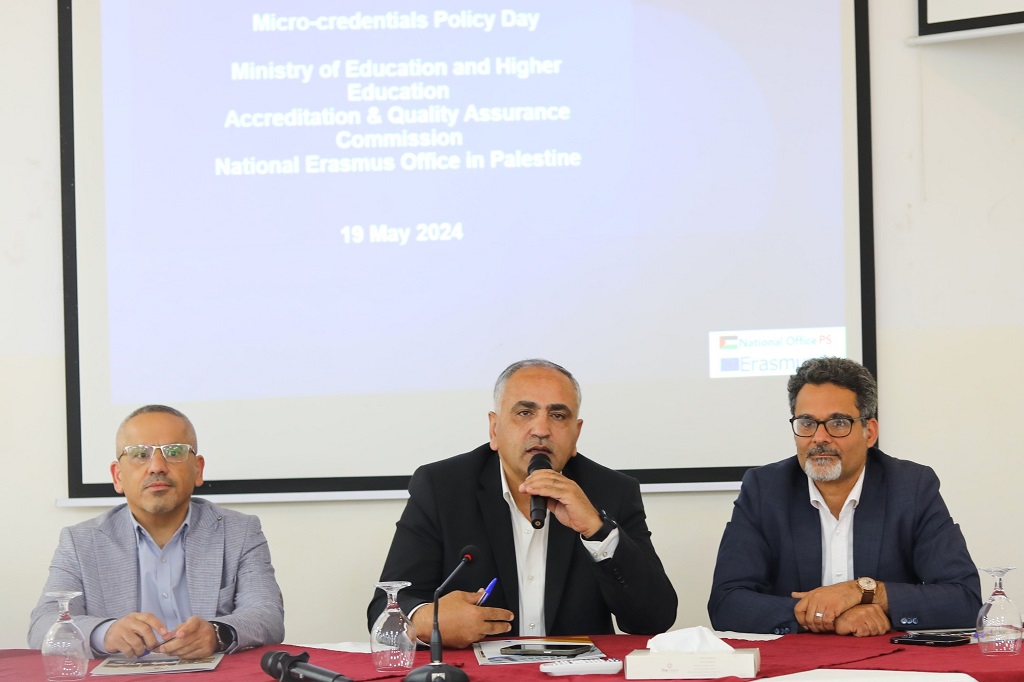 جانب من الجلسة الحوارية