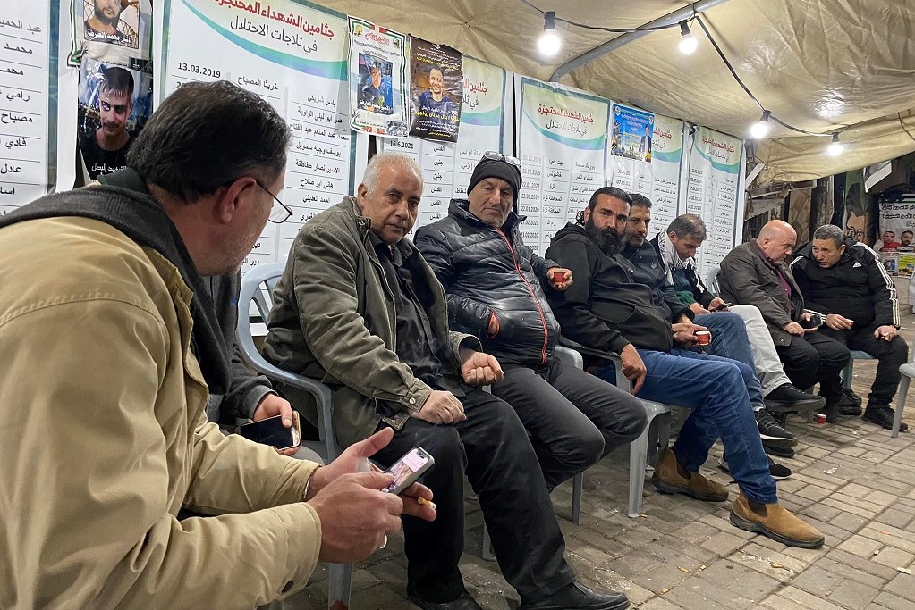 جانب من الوقفة (عدسة: ثائر أبو بكر/ وفا)