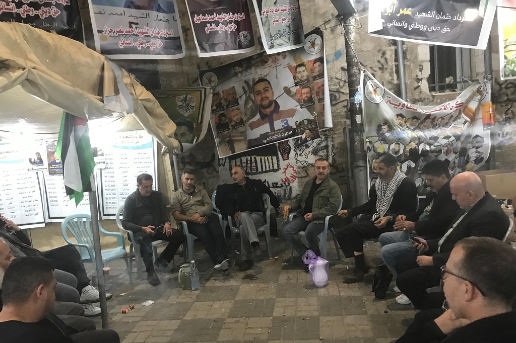 مشاركون في الاعتصام. (عدسة: ثائر أبو بكر/وفا)