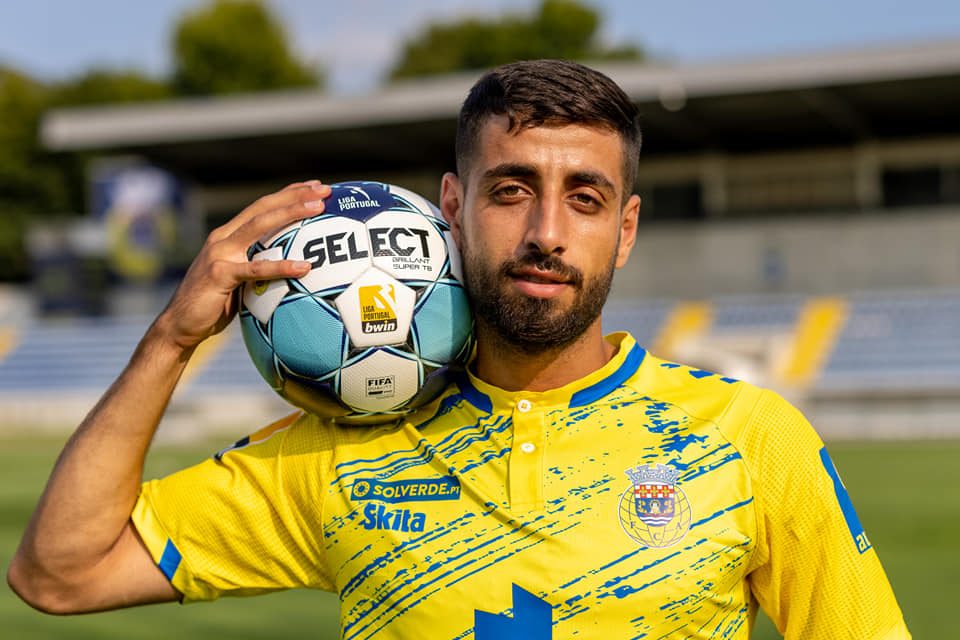 نجم منتخبنا الوطني لكرة القدم عدي الدباغ