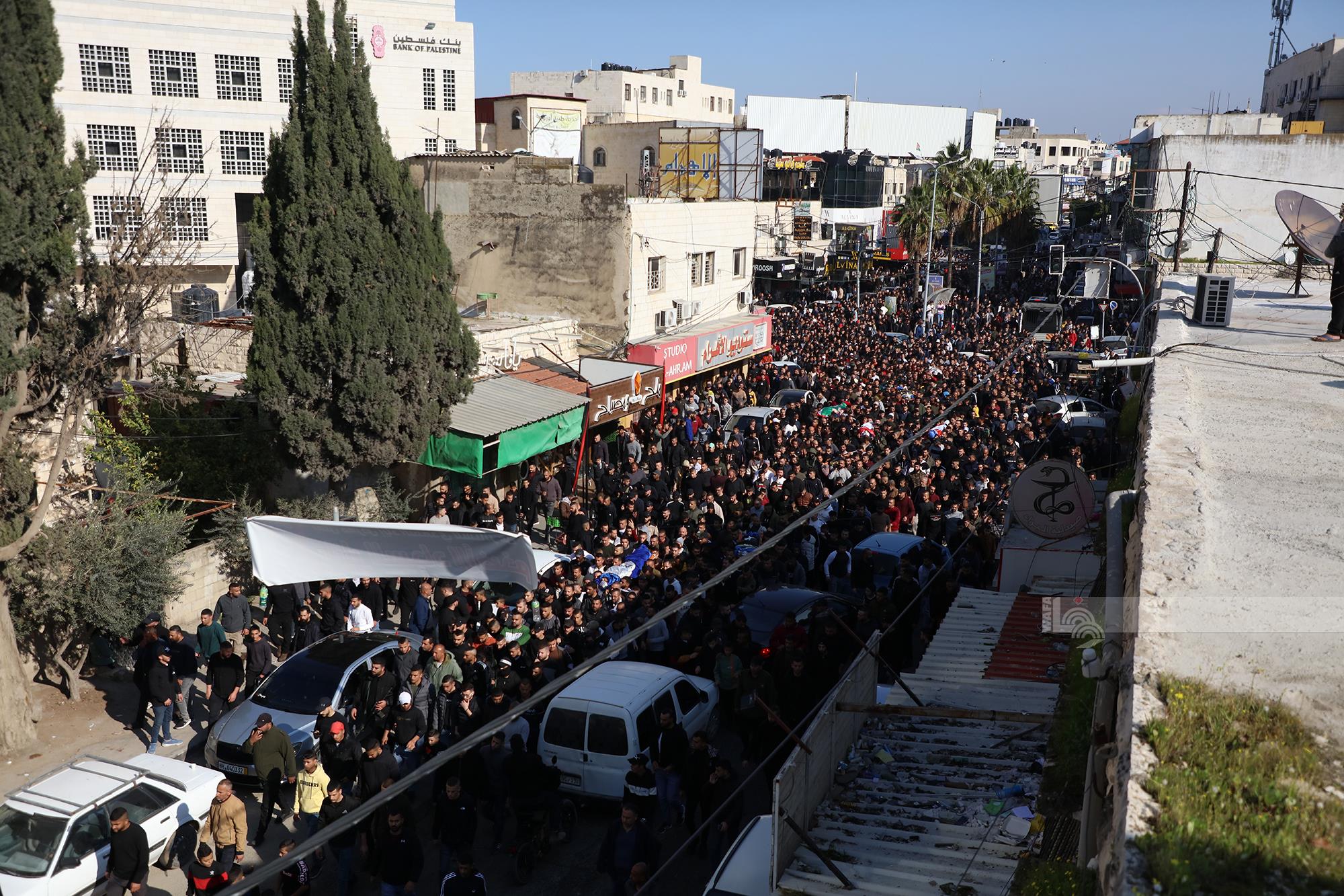 جماهير غفيرة تشيع جثامين الشهداء التسعة في جنين (تصوير: عدي دعيبس/وفا)
