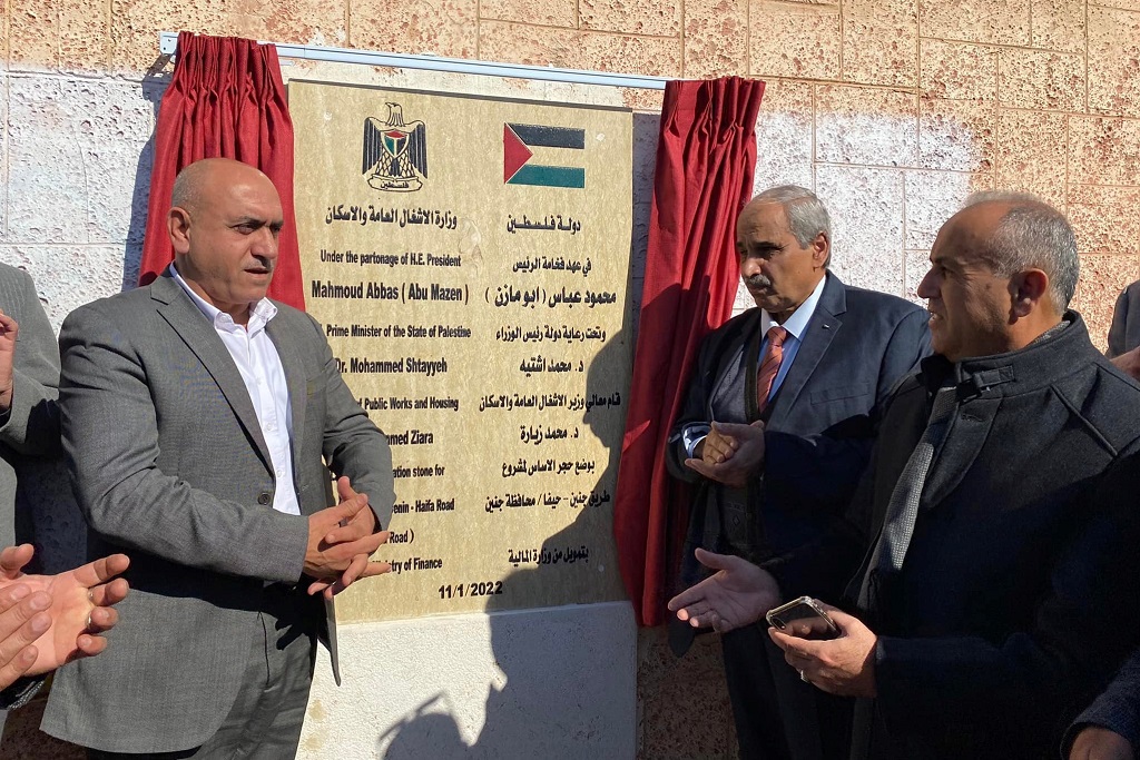 جانب من وضع حجر الأساس لمشروع طريق جنين-حيفا في محافظة جنين (عدسة: ثائر أبو بكر/وفا)