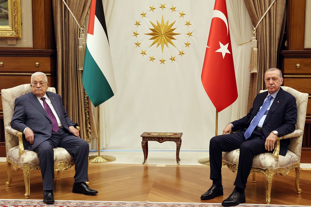 الرئيس محمود عباس يجتمع مع نظيره التركي رجب طيب أردوغان في المجمع الرئاسي بالعاصمة التركية أنقرة (تصوير: ثائر غنايم)