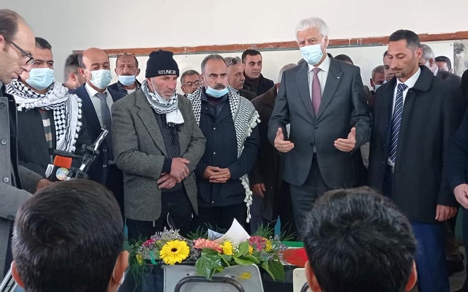 عورتاني يفتتح الدورة الدراسية الثالثة من بلدة عقربا جنوب نابلس 