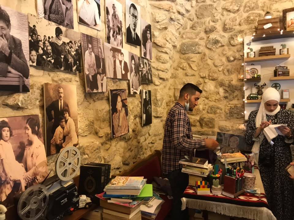 جانب من معرض الكتاب السنوي -(عدسة-ثائر أبو بكر/وفا) 