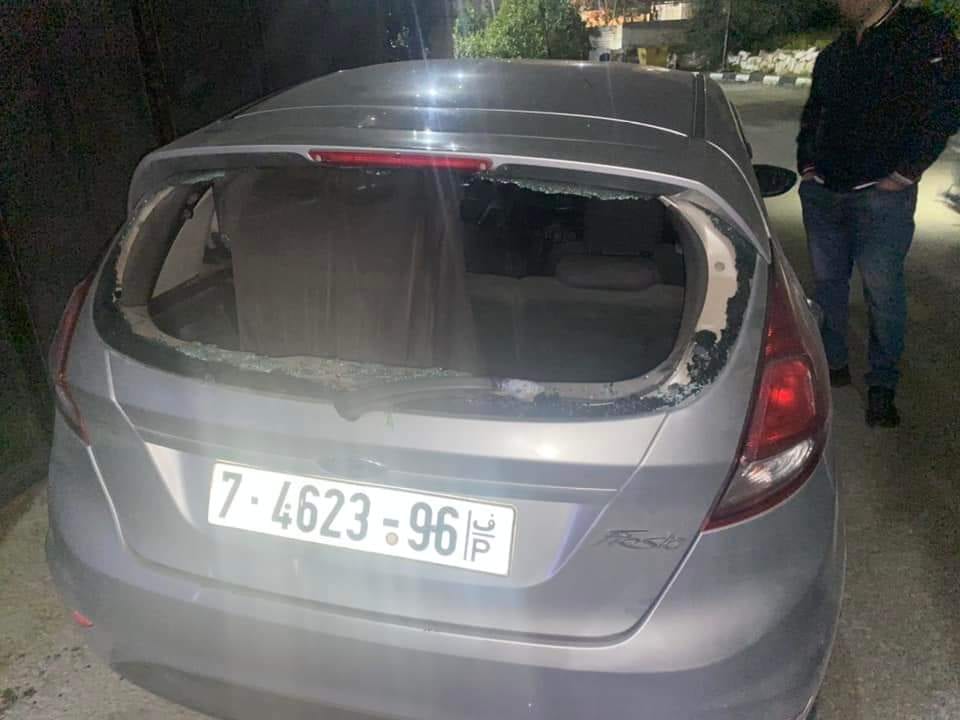 مستوطنون يحطمون مركبات المواطنين في قرية مردا شمال سلفيت