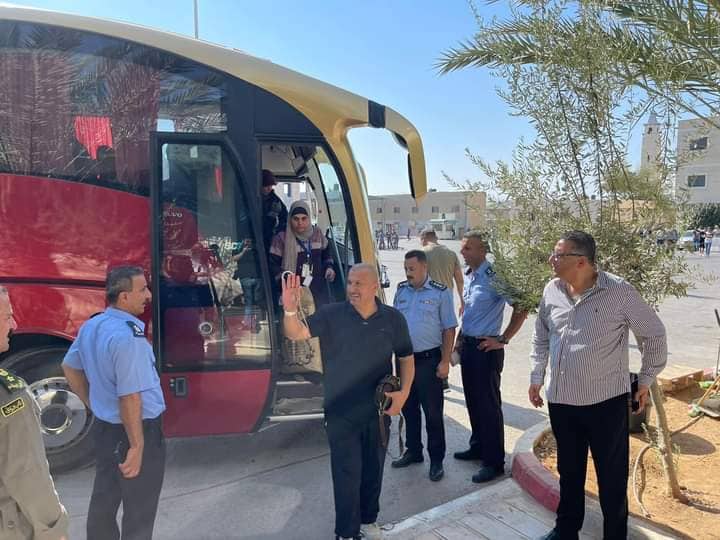 وصول الفوج الأول من حجاج الضفة عبر معبر الكرامة 