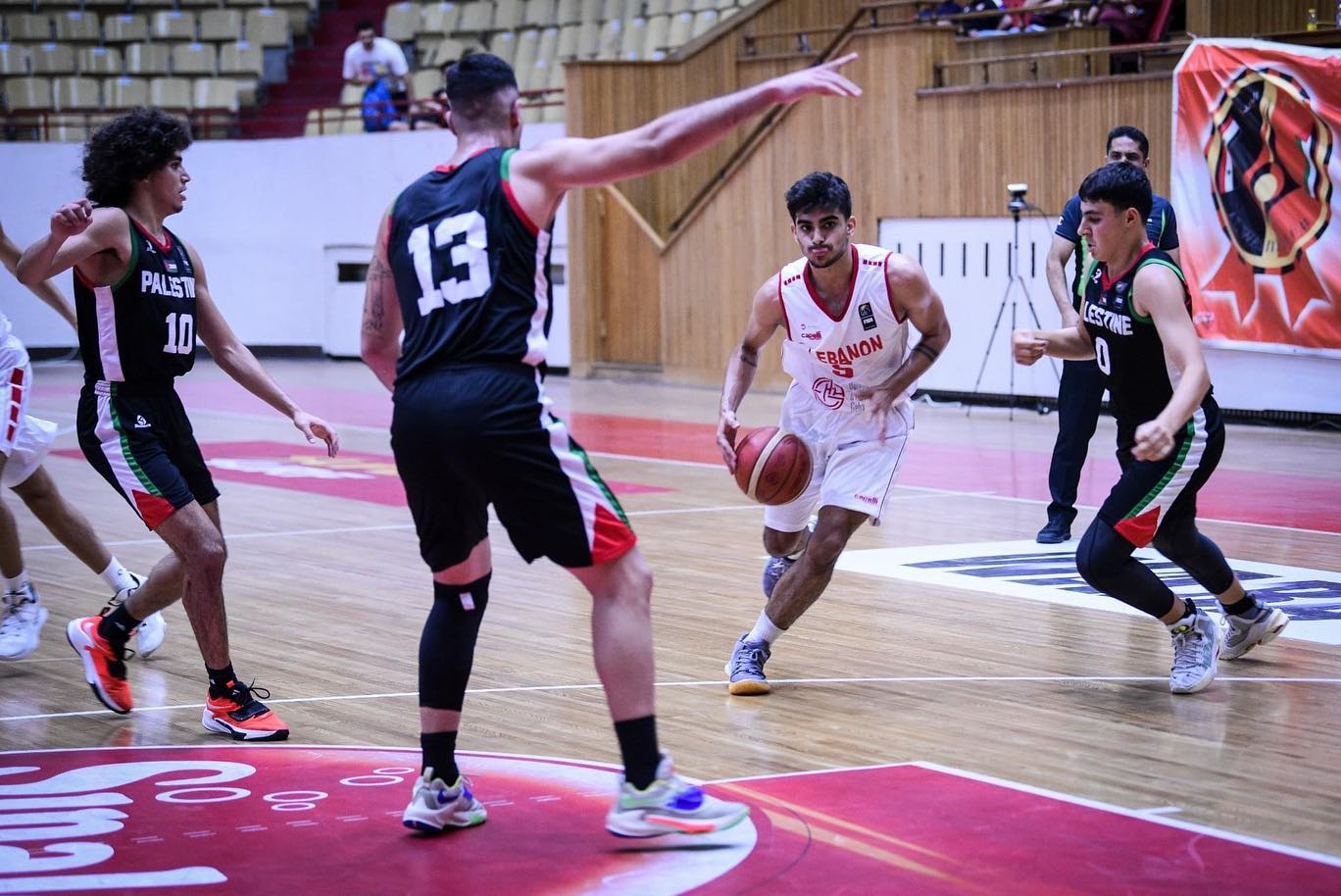 جانب من لقاء منتخبنا الوطني مع المنتخب اللبناني في الدور الأول من البطولة