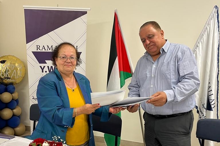 جانب من توقيع الاتفاقية