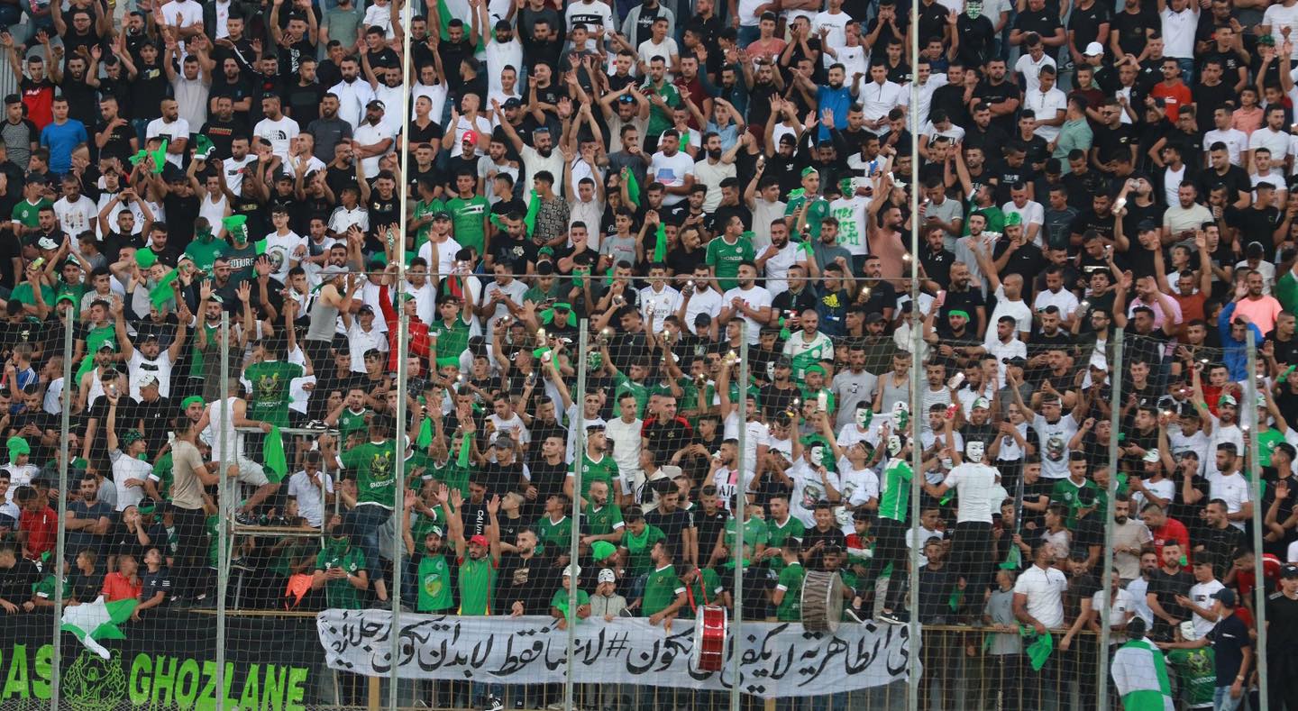 جمهور "شباب الظاهرية" يحتفل بالفوز الثاني والصدارة