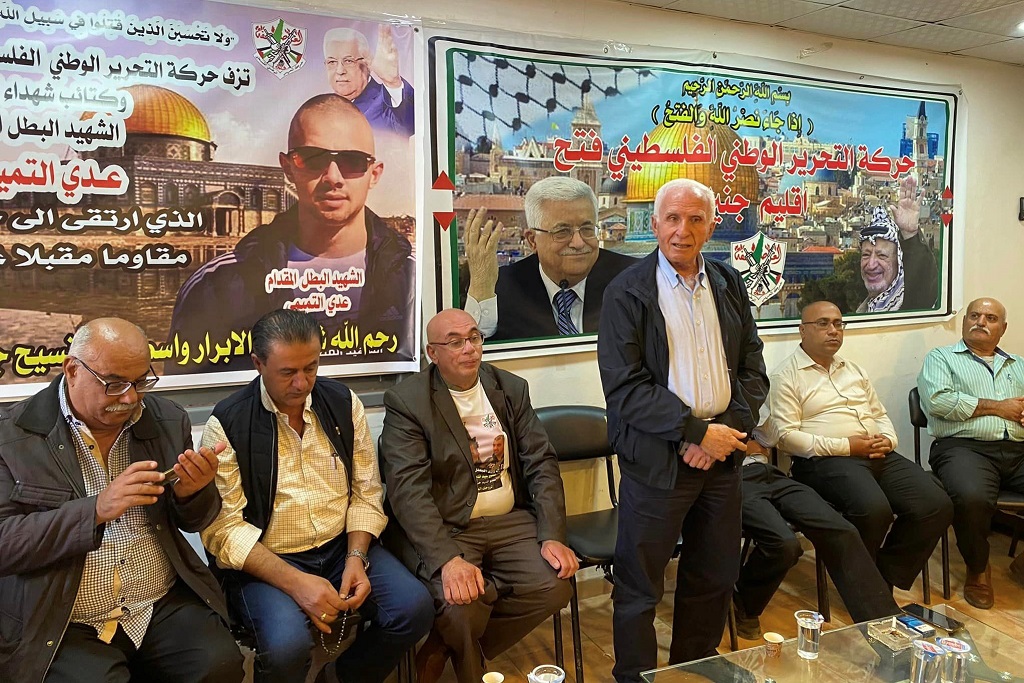 عضو اللجنتين التنفيذية لمنظمة التحرير والمركزية لحركة "فتح" عزام الأحمد يقدم واجب العزاء بالشهيدين بريكي والتميمي (تصوير: ثائر أبو بكر/وفا)