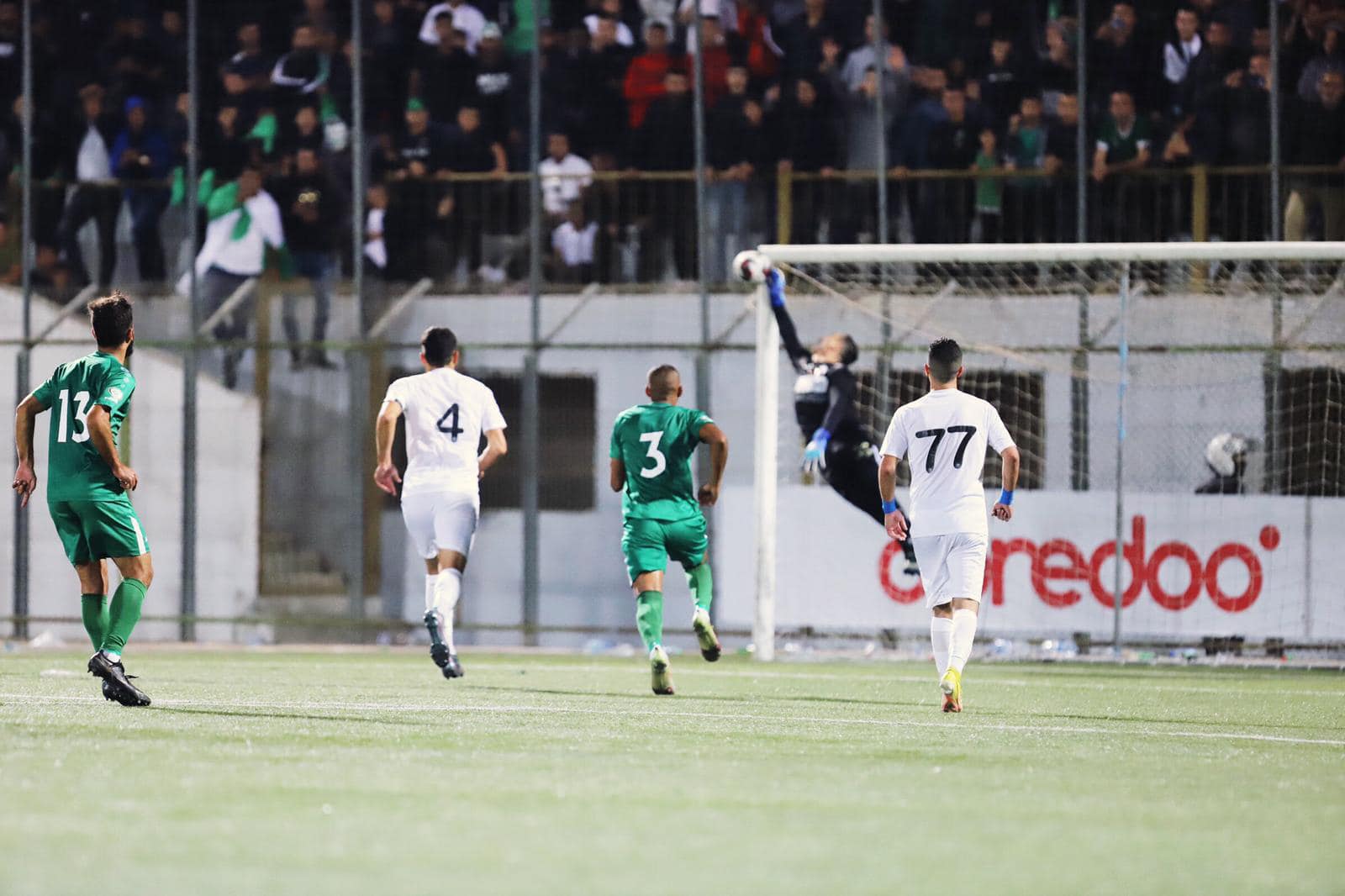 جانب من مباراة شباب الخليل وشباب الظاهرية على ستاد هواري بومدين في بلدة دورا جنوب الخليل