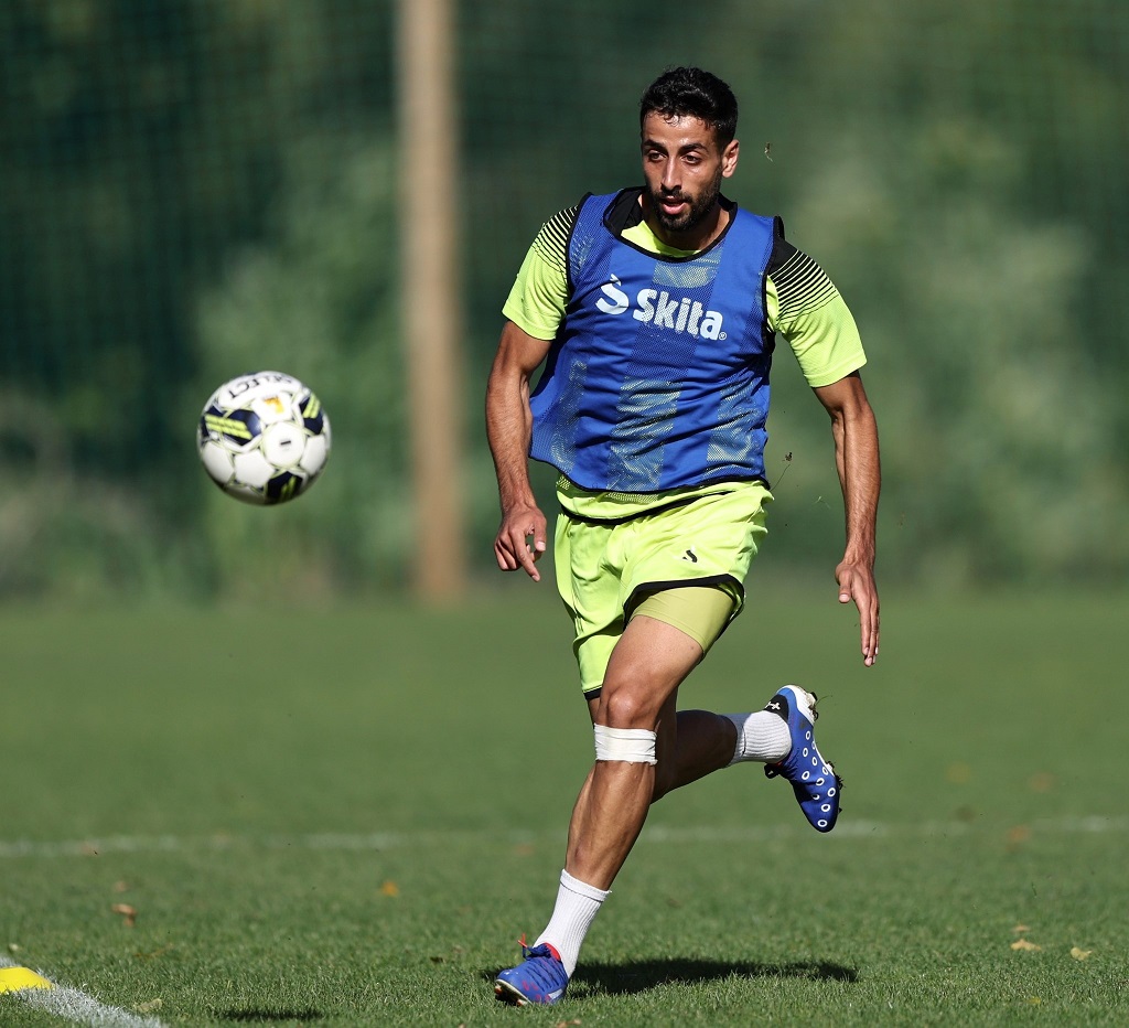 نجم منتخبنا الوطني لكرة القدم عدي الدباغ