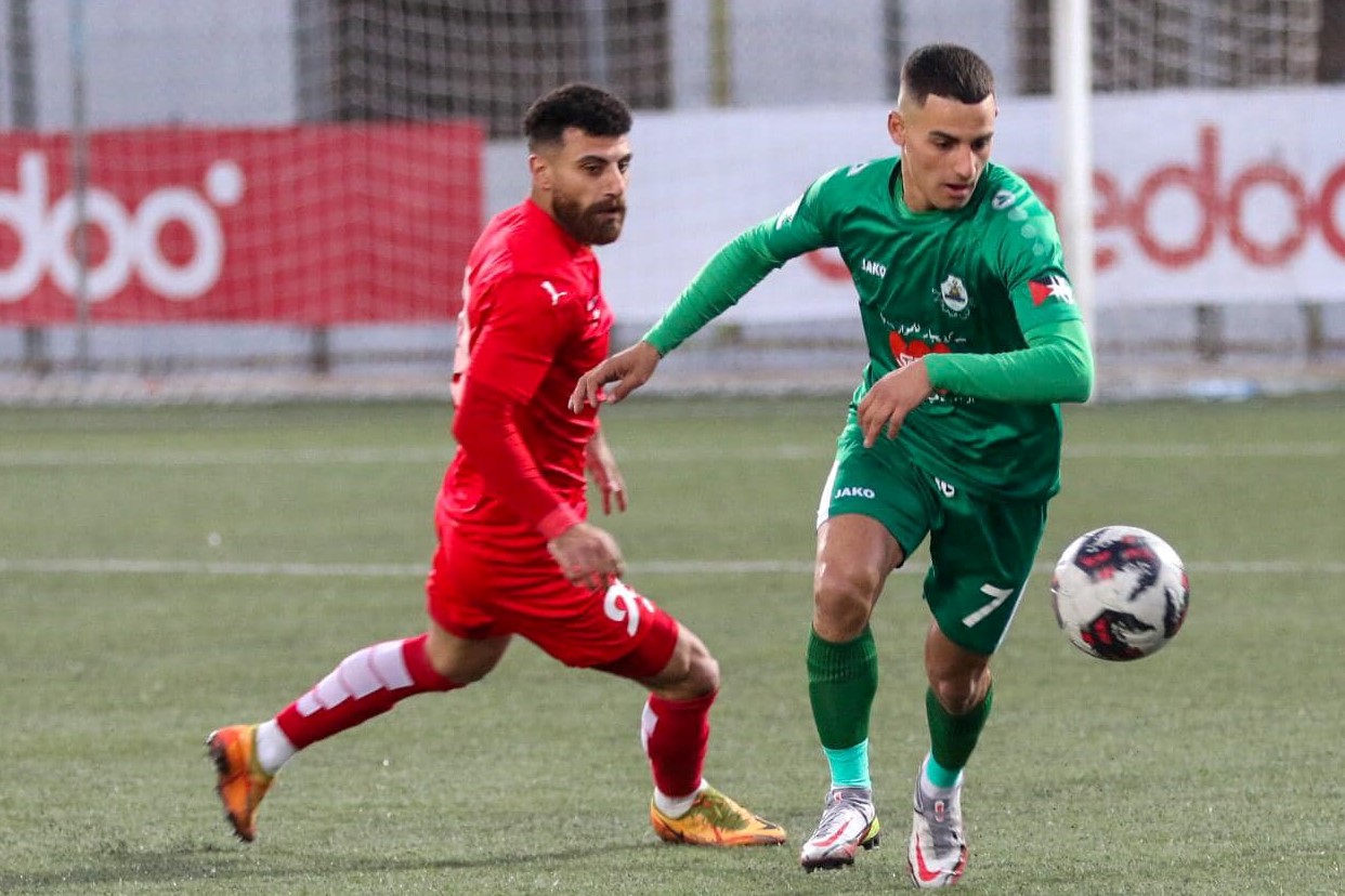 جانب من مباراة "شباب الظاهرية" و"أهلي الخليل" على استاد هواري بومدين في بلدة دورا جنوب الخليل