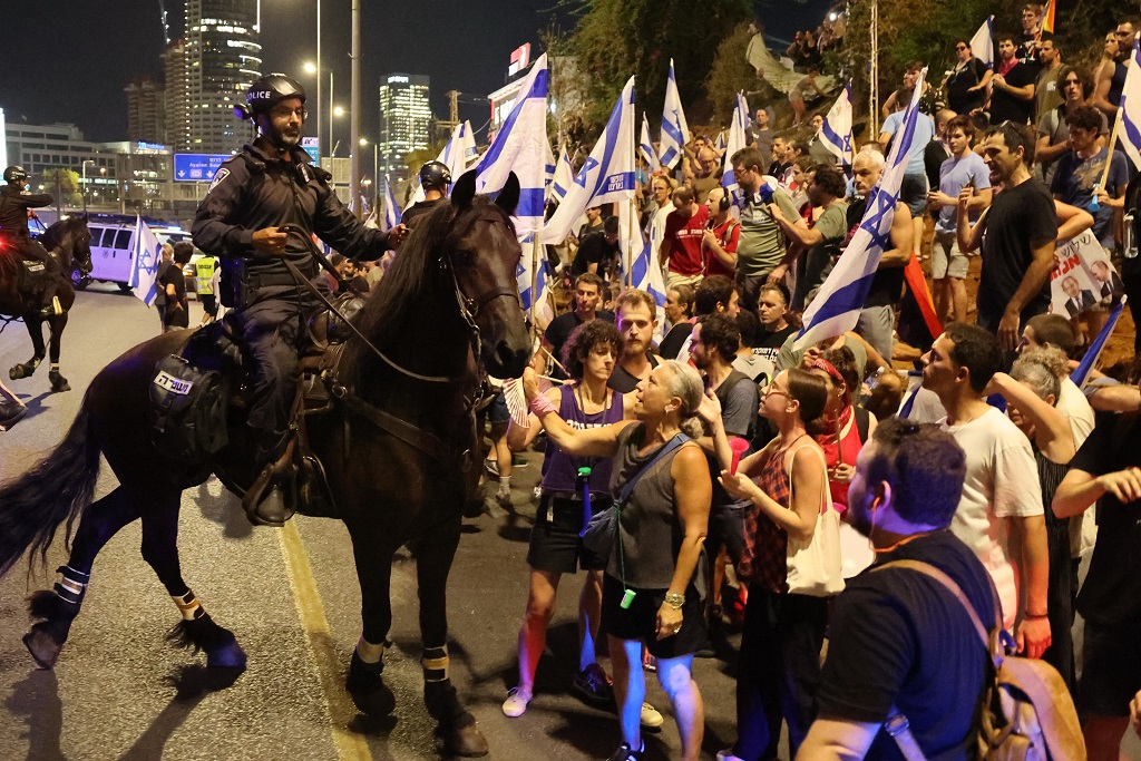 جانب من الاحتجاجات في تل أبيب (تصوير: أ ف ب)