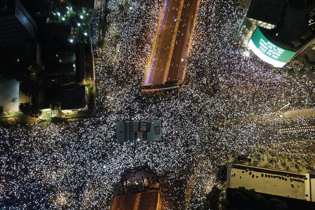 جانب من التظاهرة في تل أبيب (تصوير: أ ف ب)