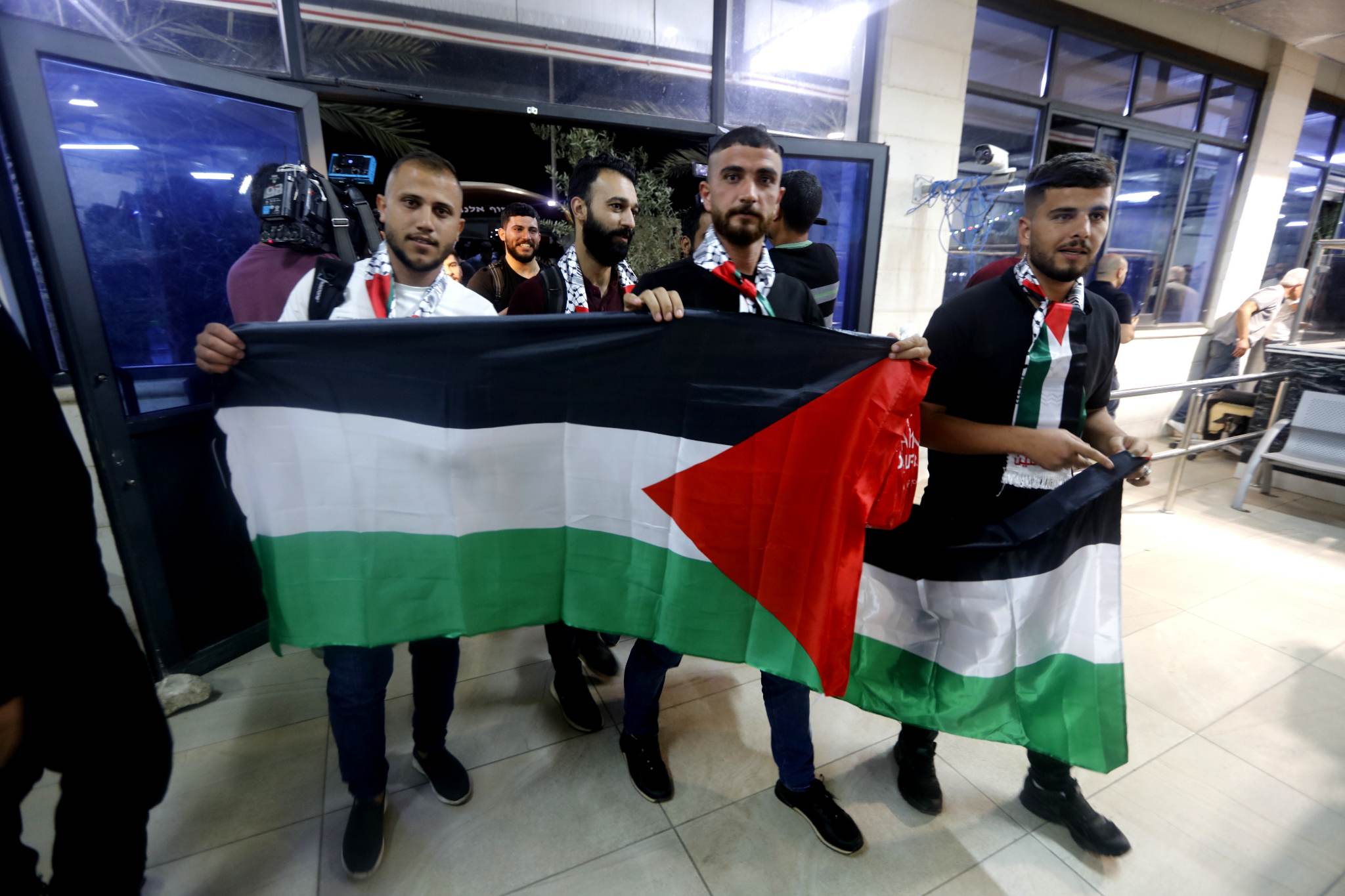 جانب من وصول المواطنين إلى معبر الكرامة في أريحا- (تصوير: سليمان أبو سرور/وفا)