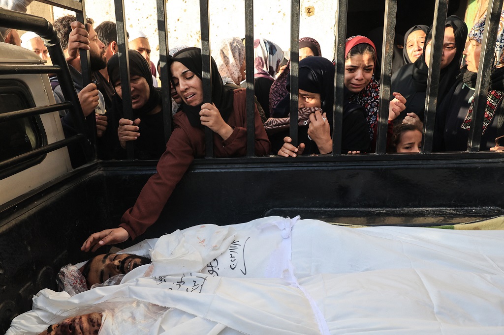 تشييع جثامين شهداء في رفح جنوب قطاع غزة (تصوير: أ ف ب)