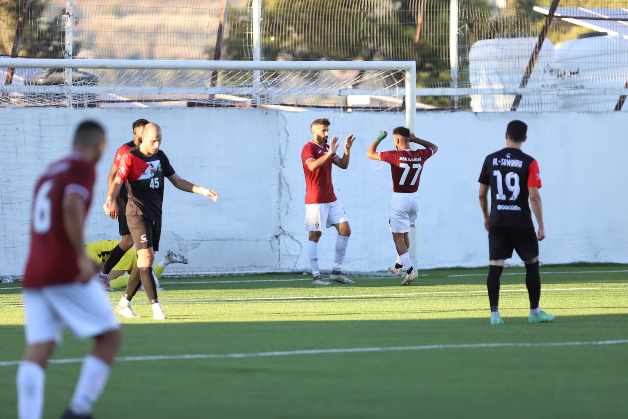 شهاب قنبر يحتفل بتسجيله الهدف في شباك "السواحرة"