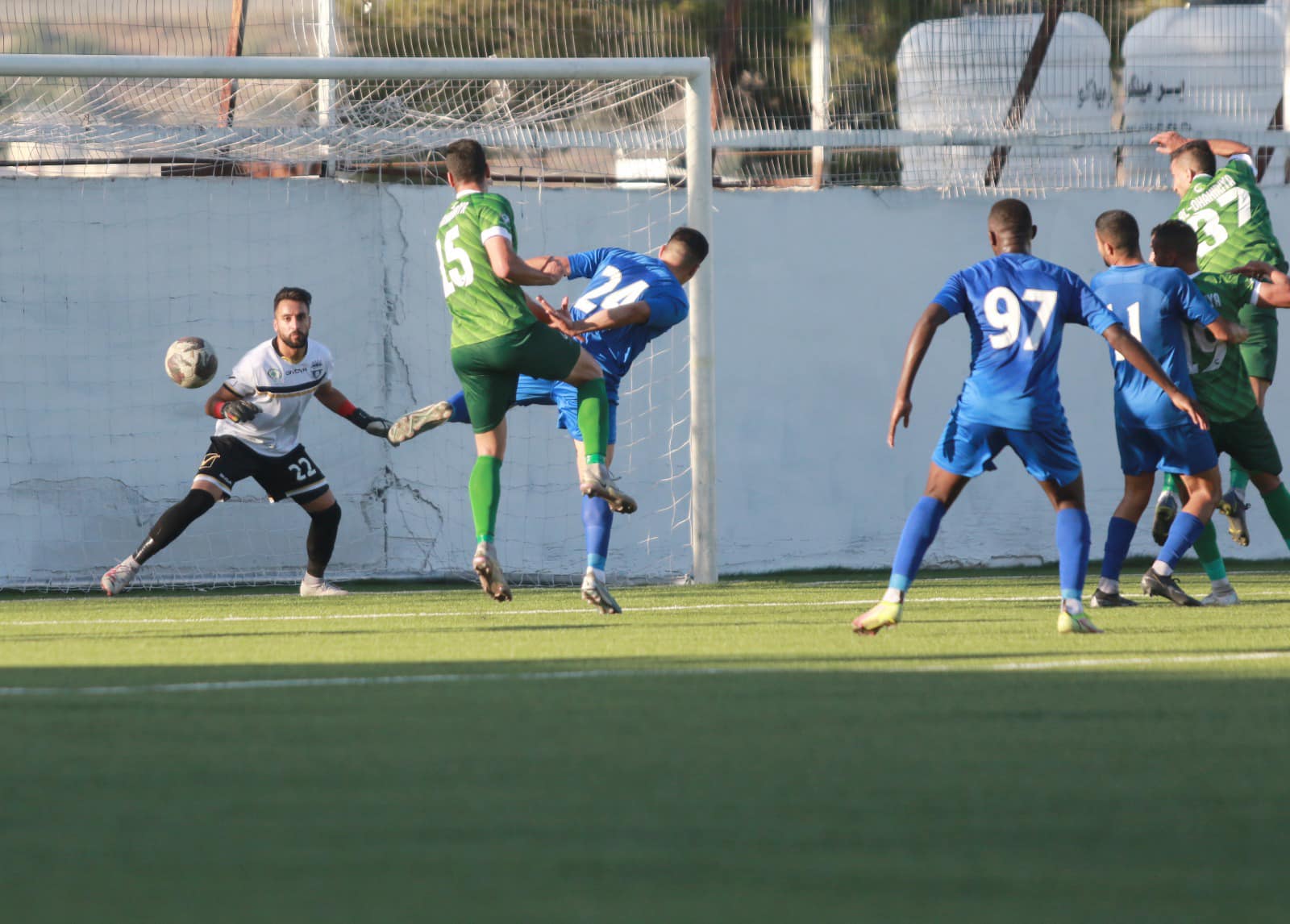 جانب من مباراة هلال القدس وشباب الظاهرية على استاد بيليه في بلدة الخضر جنوب بيت لحم 