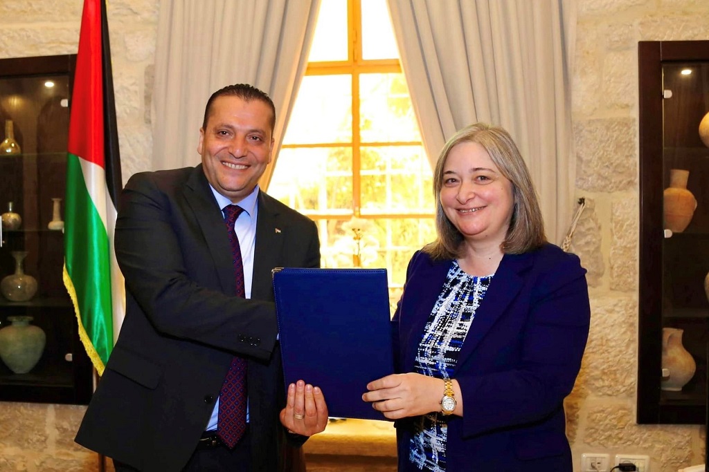 جانب من توقيع المذكرة 