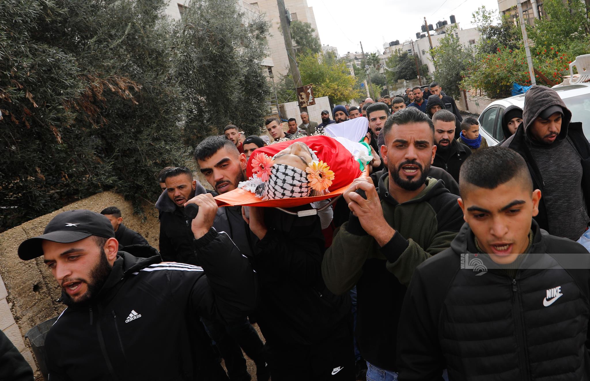 تشييع جثمان الشهيد ياسين الأسمر في بيتونيا (تصوير: بهاء نصر/وفا)