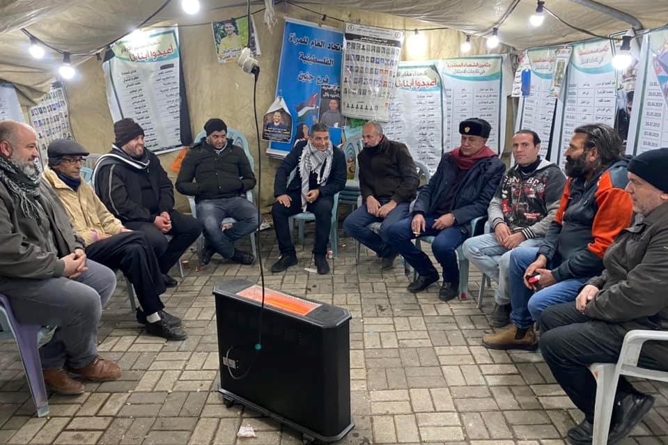 خيمة الإسناد بميدان عميد الأسرى كريم يونس وسط جنين (عدسة ثائر أبو بكر/وفا)