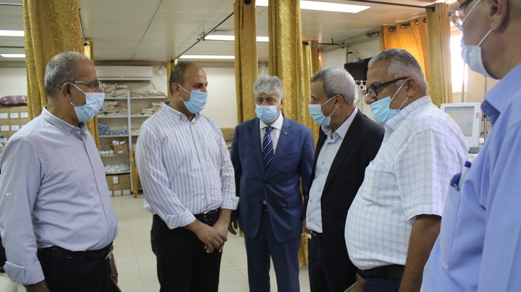 جانب من جولة وزير التنمية الاجتماعية أحمد مجدلاني في محافظة قلقيلية