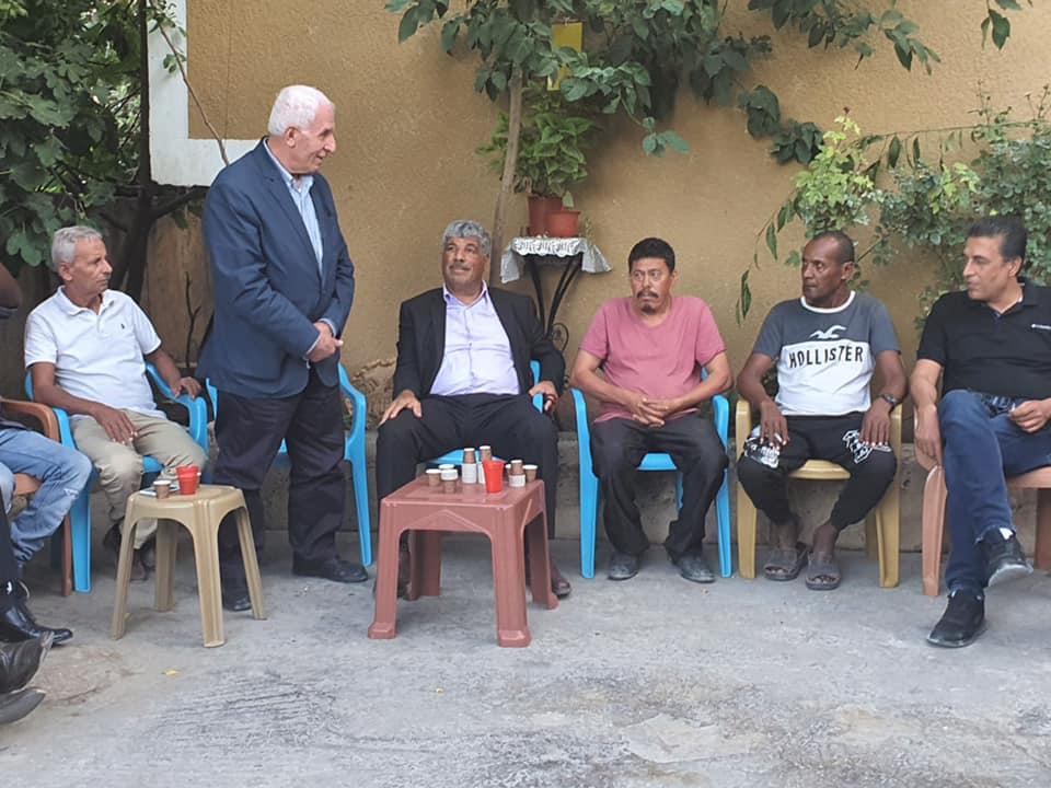 خلال اللقاء باحدى عائلات الاسرى (عدسة: ثائر ابو بكر)