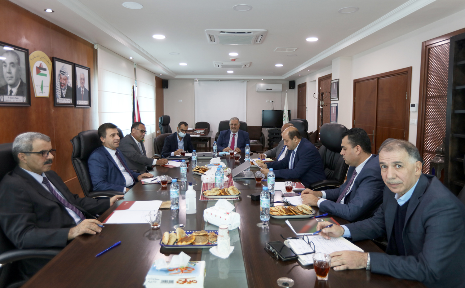 اللجنة الوطنية للإصلاح الإداري تعقد اجتماعاً تحضيرياً لوضع خطة عمل (تصوير : مصطفى أبو دية)