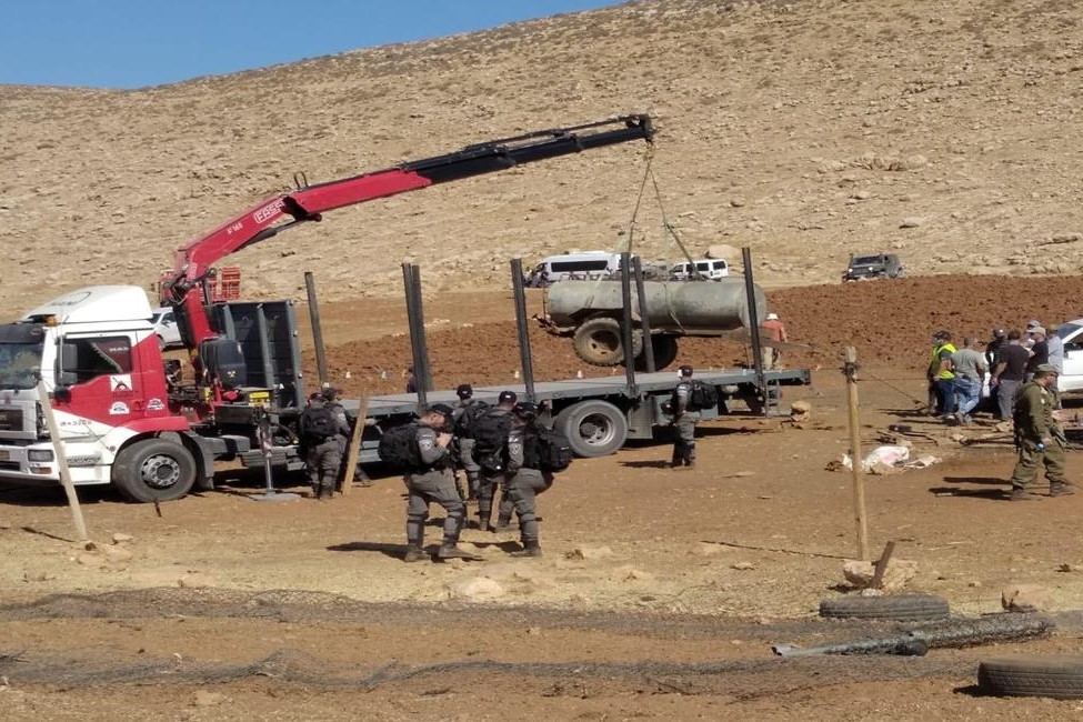 الاحتلال يهدم ويفكك مساكن لعشرات العائلات البدوية في منطقة القبون شرق رام الله