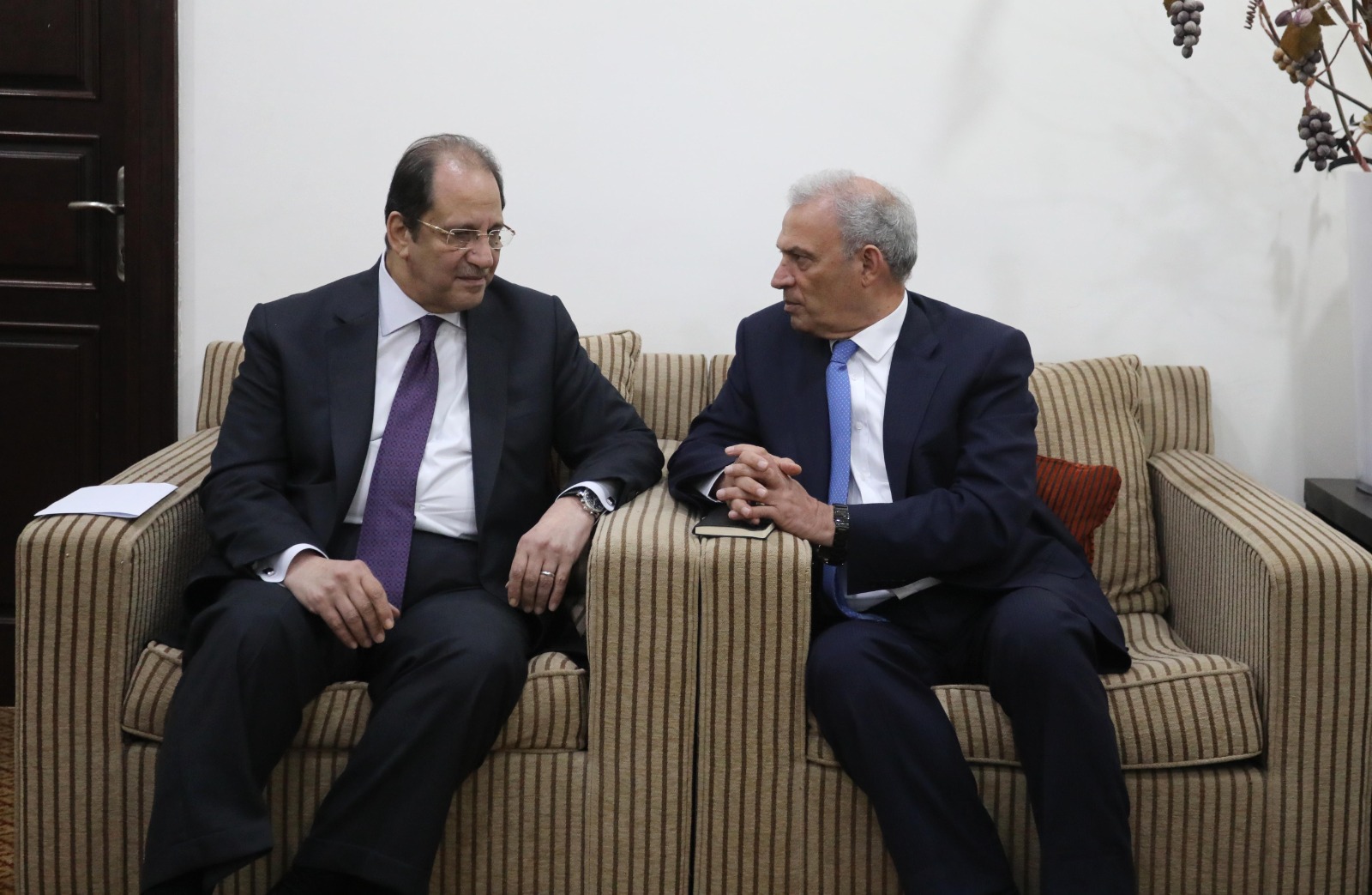 نائب رئيس الوزراء زياد أبو عمرو خلال لقاء رئيس جهاز المخابرات العامة المصرية الوزير اللواء عباس كامل