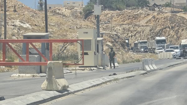 الاحتلال يغلق حاجز جبع