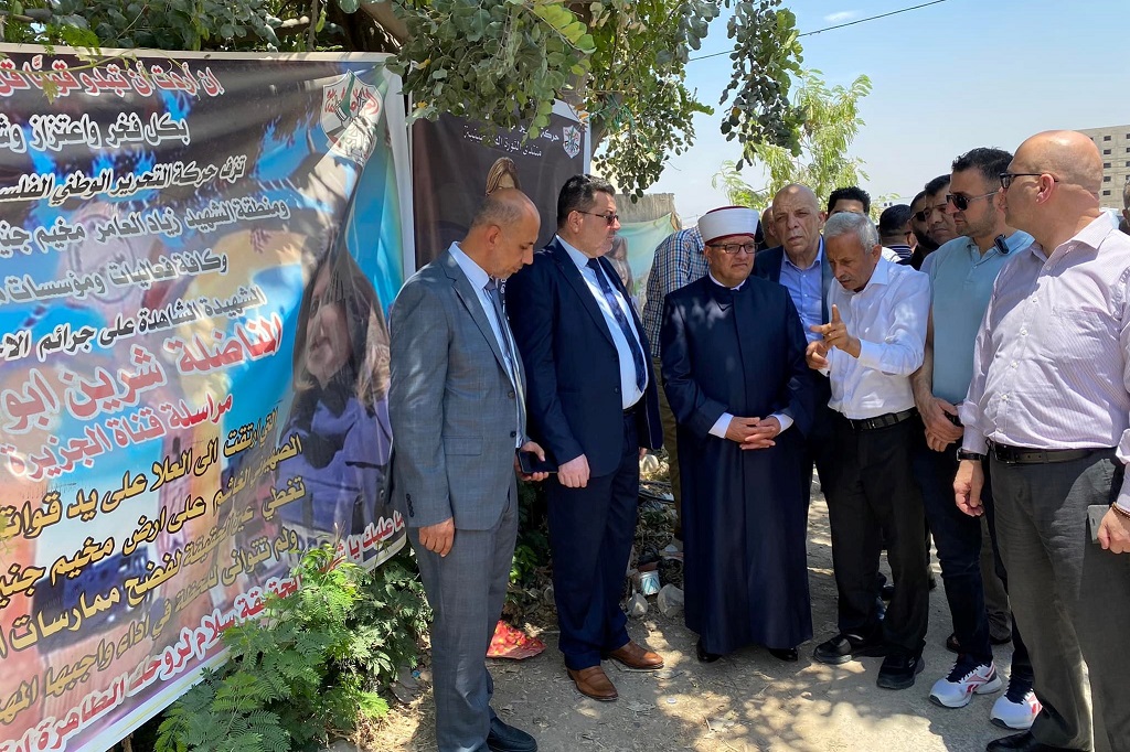 وزير الأوقاف والشؤون الدينية حاتم البكري يزور موقع استشهاد الصحفية شيرين أبو عاقلة في جنين (تصوير: ثائر أبو بكر/وفا)