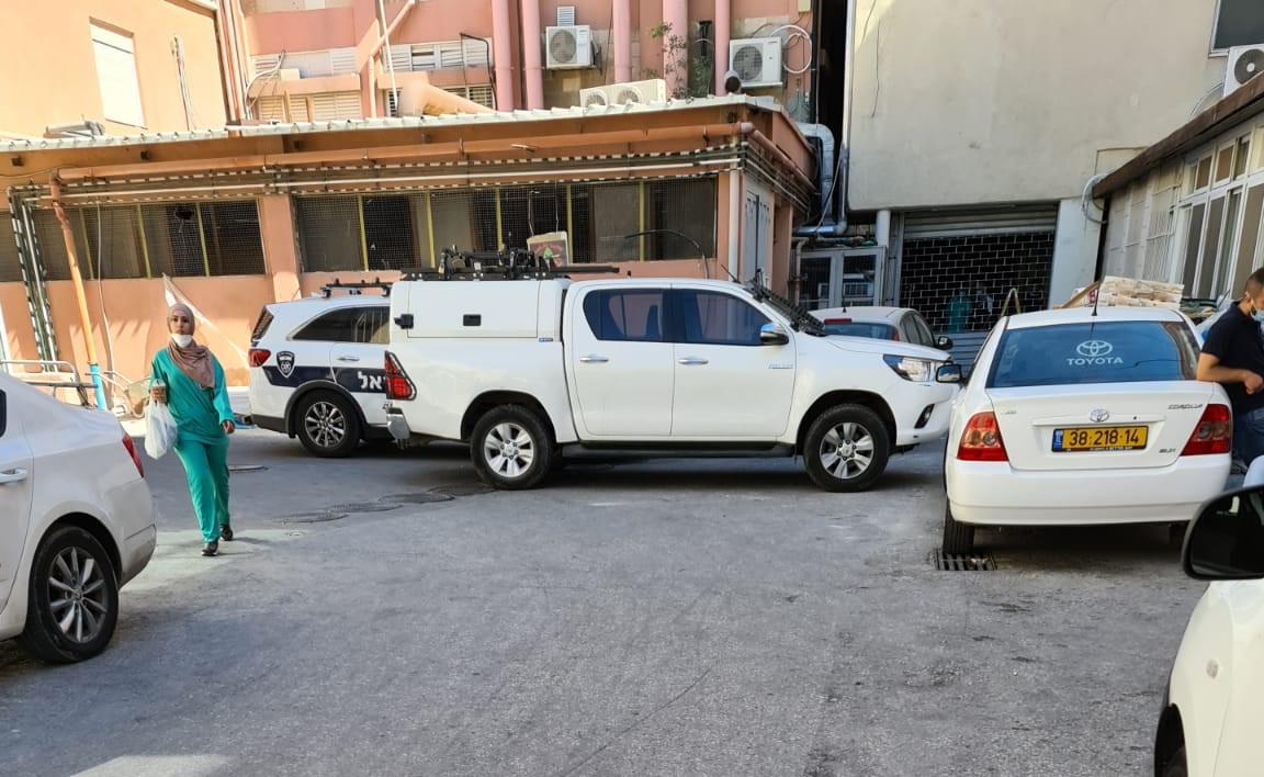 مركبات الاحتلال تحاصر مستشفى المقاصد لاعتقال المصاب محمد معمر جعابيص 