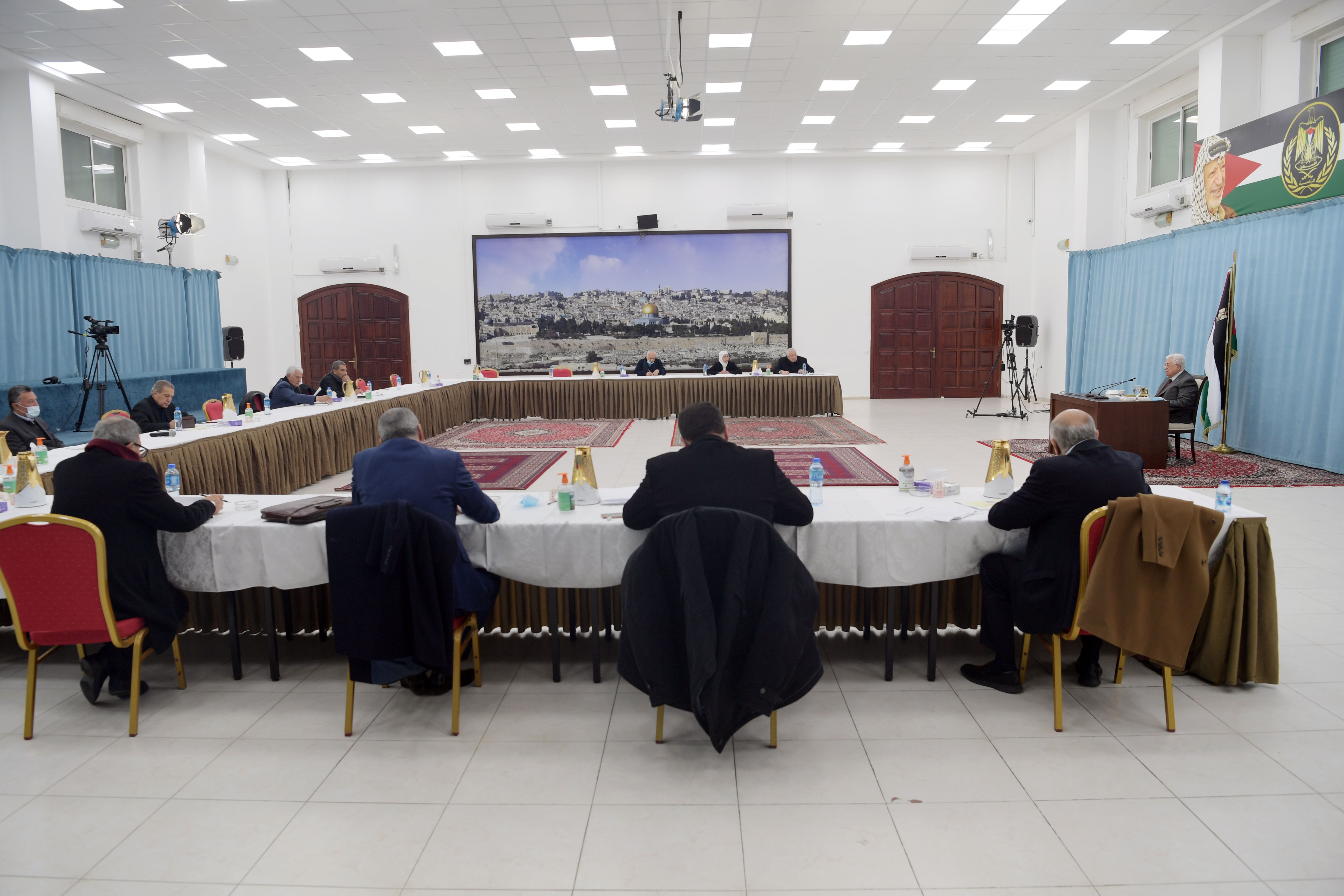 جانب من اجتماع المركزية برئاسة الرئيس