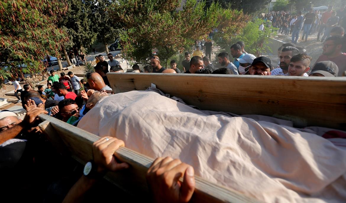 تشييع جثمان الشهيد رائد جاد الله إلى مثواه الأخير (عدسة: محمد نوفل/ وفا) 