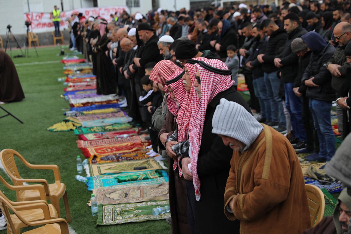 جانب من صلاة الجمعة في جبل المكبر (وفا)