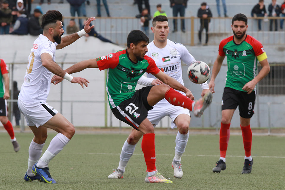 جانب من مباراة "شباب الخليل" و"جبل المكبر" على استاد هواري بومدين في دورا 