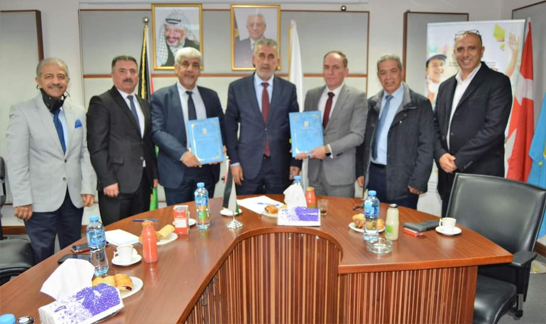 جانب من توقيع الاتفاقية