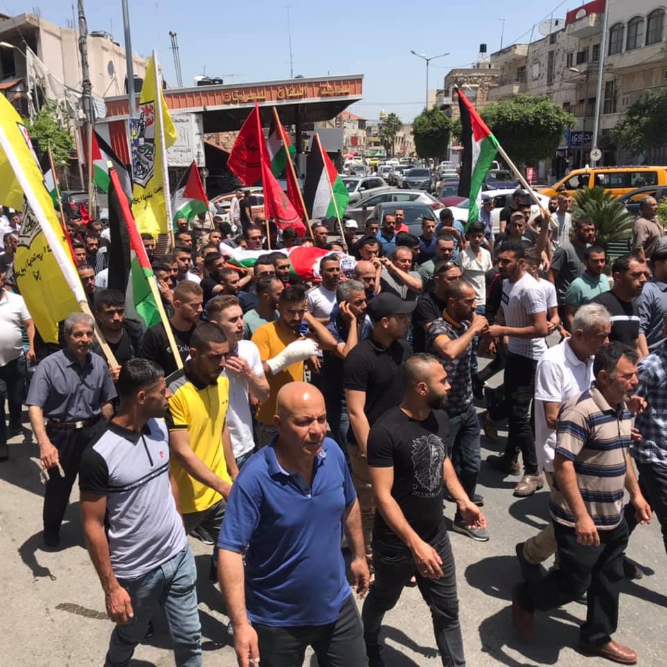 تشييع جثمان الشهيد منتصر جوابرة لمثواة الأخير في قرية أم دار جنوب غرب جنين. (عدسة: ثائر أبو بكر/وفا)