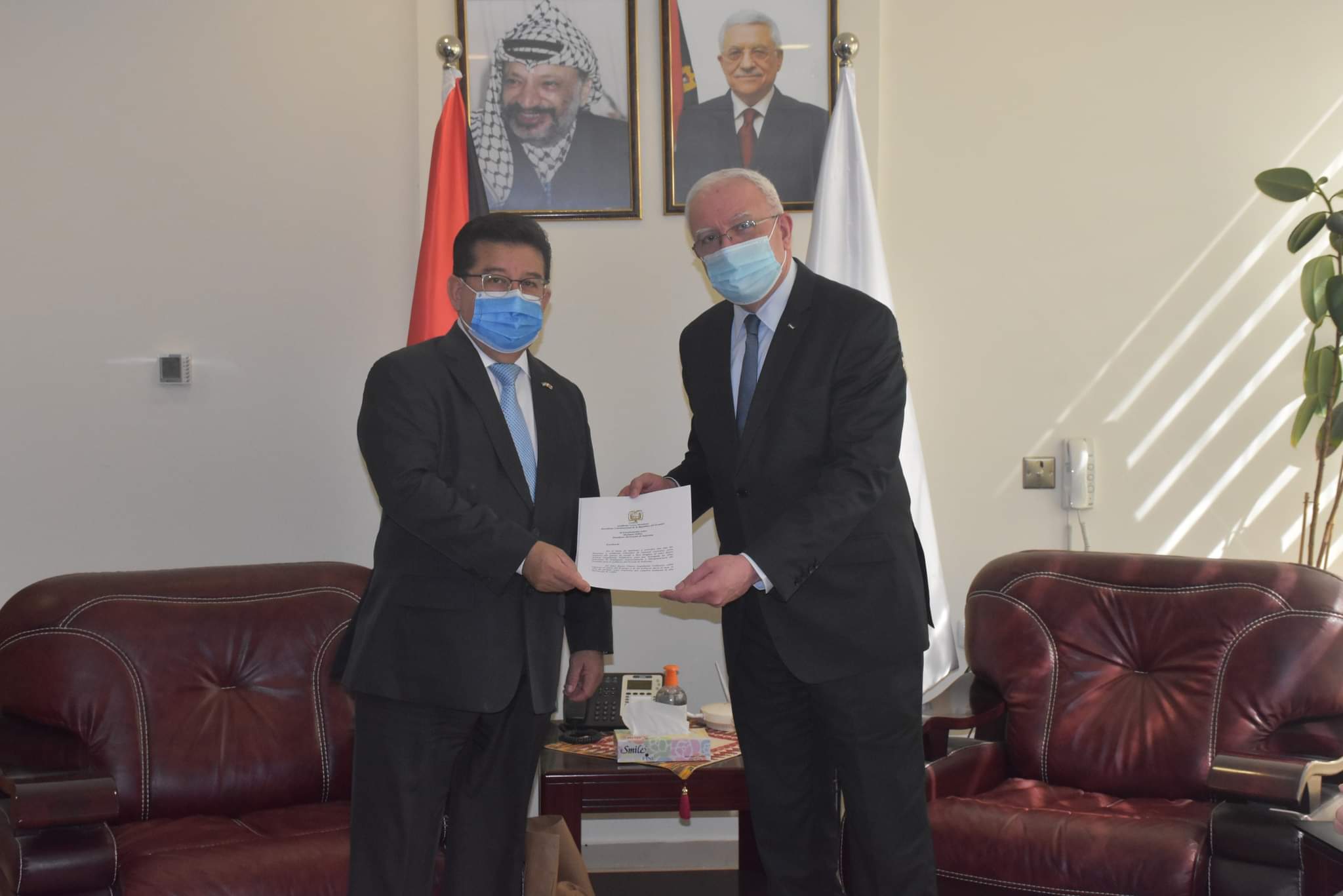 جانب من تسلم المالكي لأوراق اعتماد سفير الإكوادور