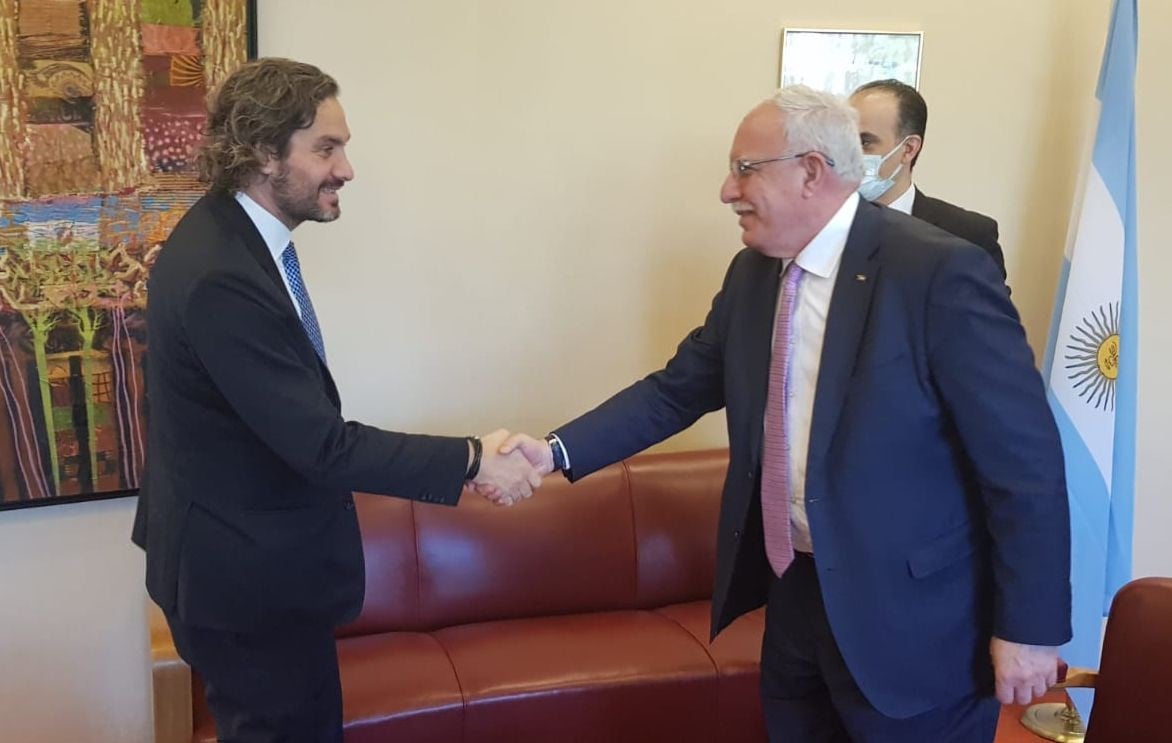 وزير الخارجية والمغتربين رياض المالكي يلتقي وزير الخارجية والتجارة الدولية للأرجنتين سانتياغو كافيير