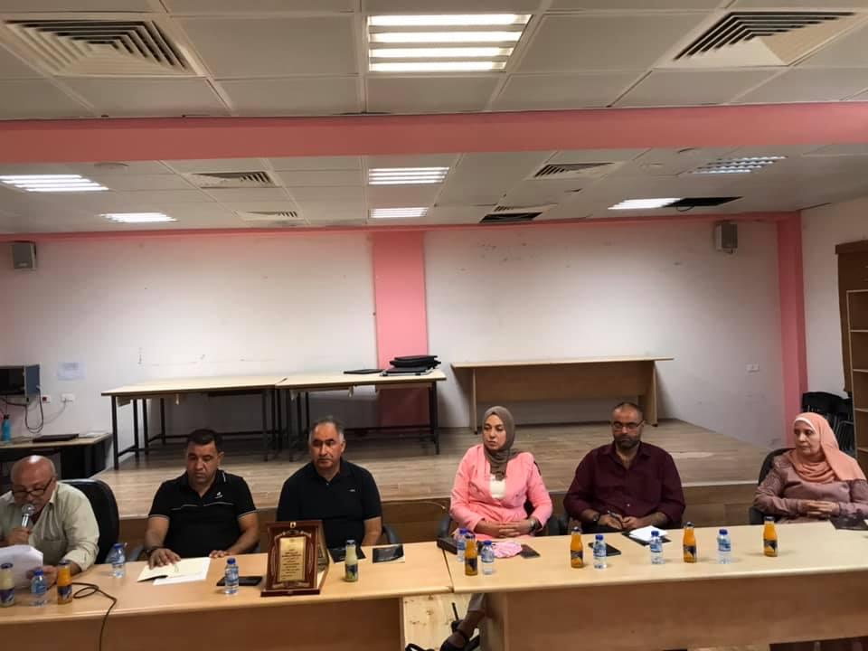 خلال حفل إشهار المجموعة الأدبية "سطور على بقعة النرد" عدسة (ثائر ابو بكر/ وفا)