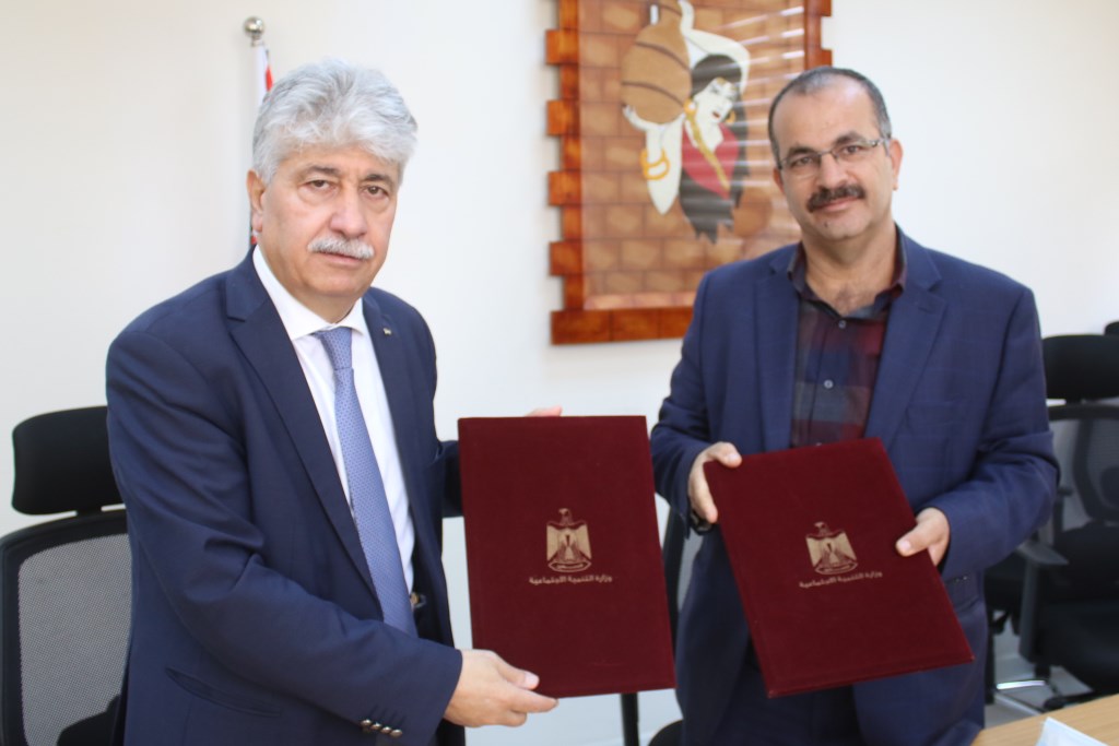 جانب من توقيع مذكرة التفاهم